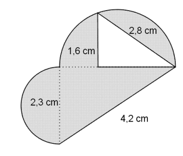 Det skraverte området består av to halvsirkler og en rettvinklet trekant, minus en annen rettvinklet trekant (som er mindre enn den første).
Den minste halvsirkelen har diameter 2,3 cm, og dette er også den minste kateten i den største trekanten. Den andre kateten er diameteren i den andre halvsirkelen, og hypotenusen er på 4,2 cm. Den minste trekanten har en katet med lengde 1,6 cm, samt en hypotenus med lengde 2,8 cm.